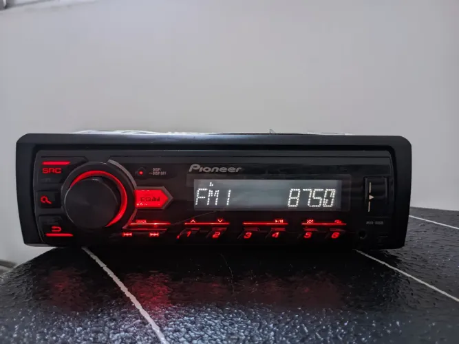som automotivo Pioneer modelo MVH-98UB 