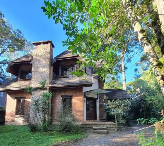 Casa 3 dormitórios, 337m² privativos, no Jardim dos Pinheiros II, em Canela