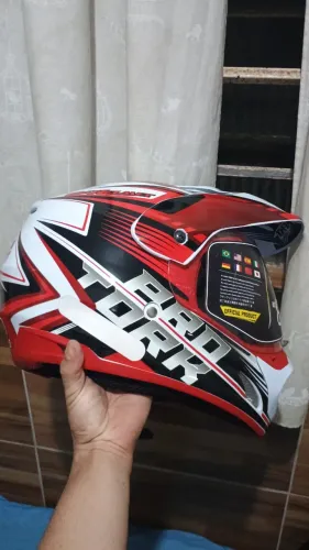Capacete Cross em estado de novo