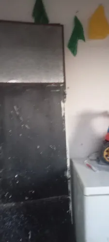 Estou vendendo esse portão porque estou precisando de dinheiro pra comprar algumas coisas