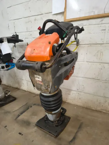 Compactador de solo a gasolina