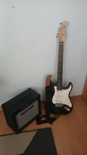 GUITARRA ELÉTRICA COMPLETA ÓTIMO ESTADO
