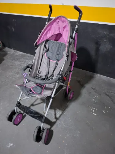 Carrinho de bebê guarda-chuva