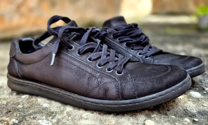 Sapato em couro preto Mr. Cat