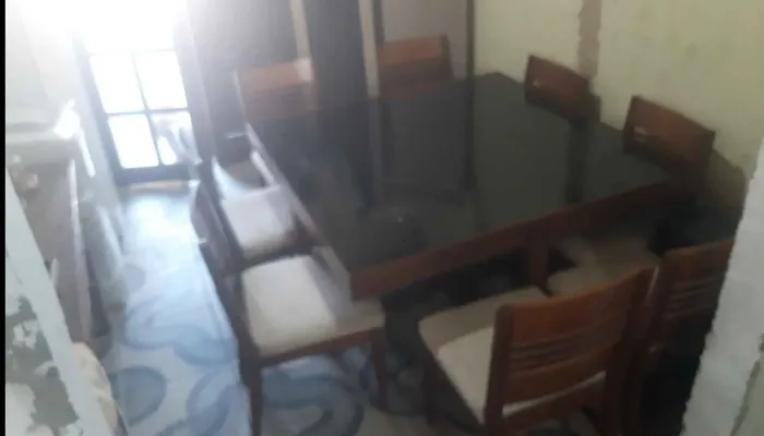 Vendo mesa de 8 lugares tampo de vidro, motivo mudança