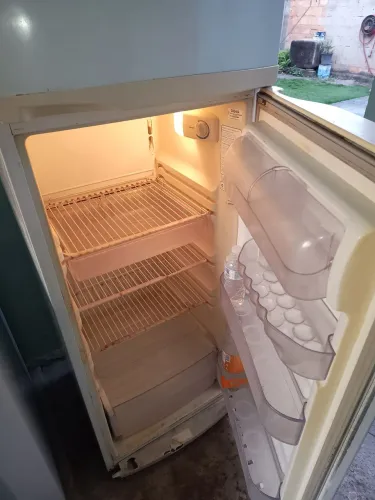 Vendo geladeira Consul 400 litros 