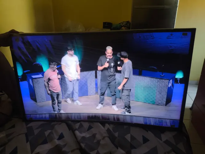 Tv Samsung curve 43" Toda funcionando, comprei uma maior de 55" e não tenho mais espaço!