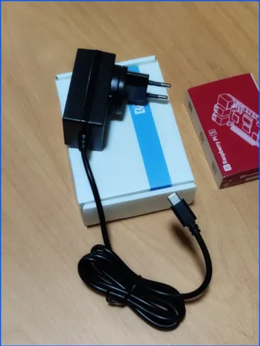 Fonte 27W USB-C para Raspberry Pi 5, ideal para suas necessidades. Sem uso