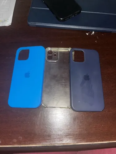 3 capinhas iPhone 12 por 20$