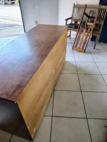 Mesa Executiva em Madeira com 4 Gavetas e Armário