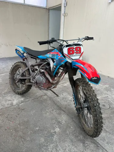 Moto de trilha CRF DT