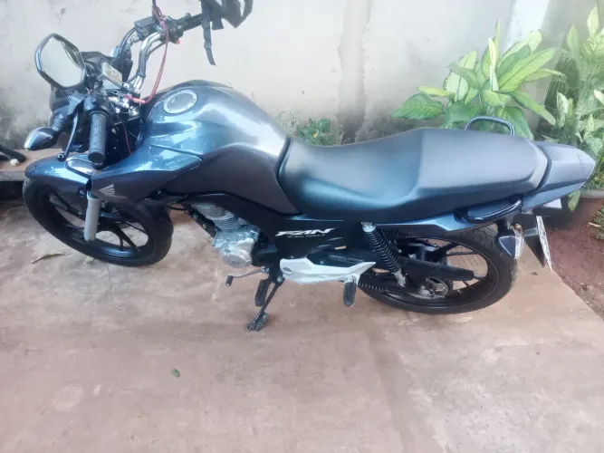 Aluga-se moto fan 160