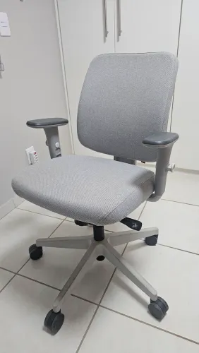 Cadeira Cavaletti cinza