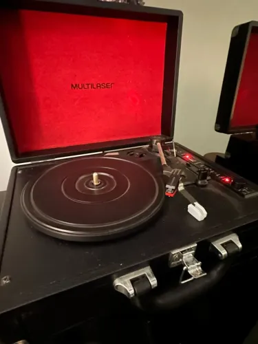 toca disco vinil, vitrola, "maleta" equipado com porta usb, saída para fones de ouvido