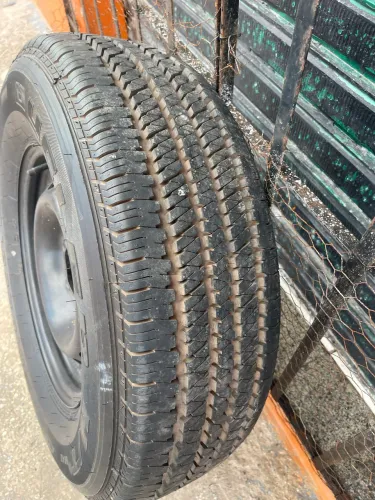 Vendo pneu novo caminhonete