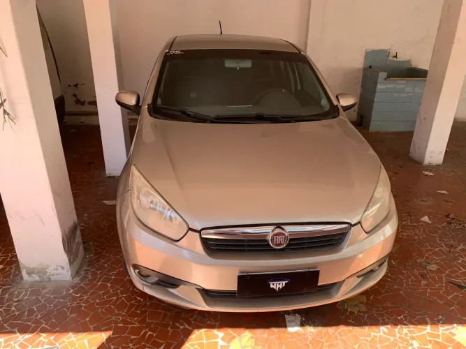 Fiat Grand Siena Essence 1.6 Flex 16V 2013