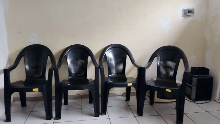 Jogo de cadeira plástico 