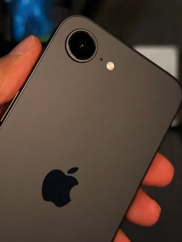 iPhone 16e