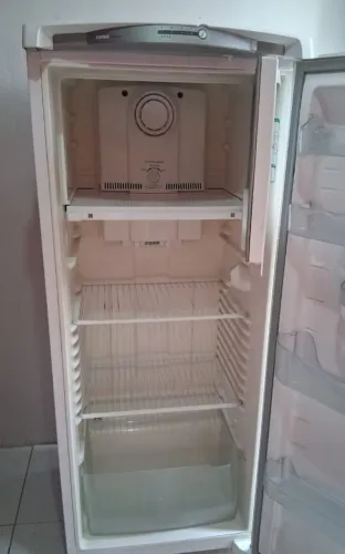 Vende-se geladeira bem conservada funciona perfeitamente ?