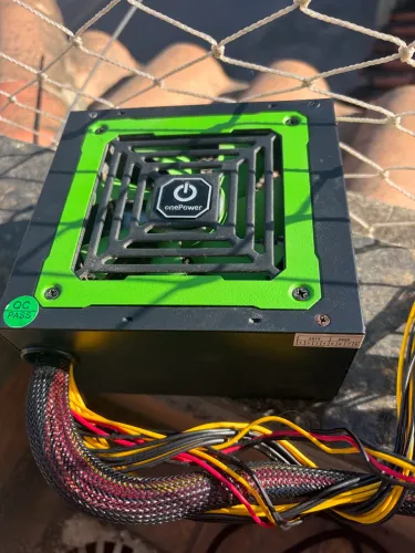 Fonte One Power 600W 115V e 220V