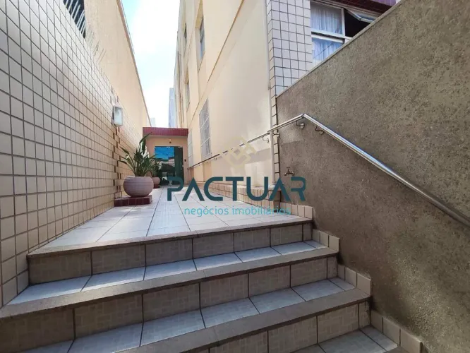 Apartamento Amplo de 3 Quartos com Copa, Cozinha Americana e Área de Serviço Excelente Lo