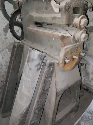 Máquina de cortar fundo galvanizado inox e alumínio 