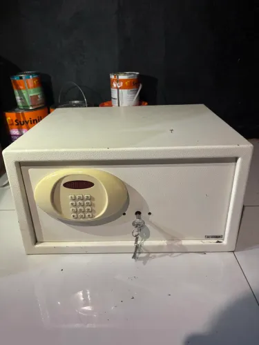 Cofre Eletrônico Digital com Chave de Emergência