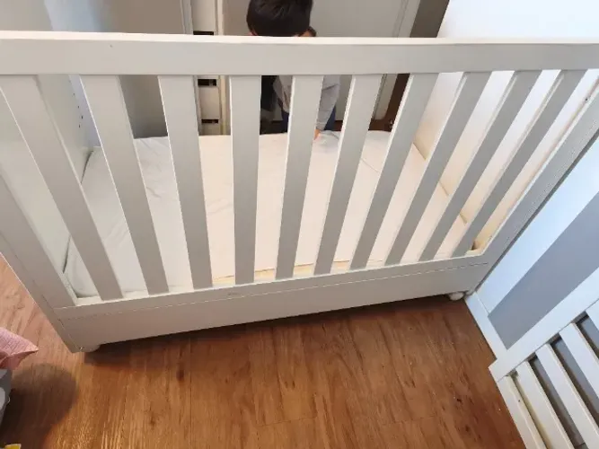 Berço 2 em 1 - vira cama