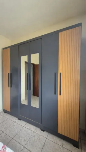Guarda-Roupa Casal 6 Portas com Espelho