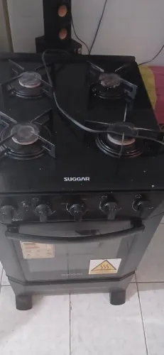 Fogão da marca suggar com mesa de vidro