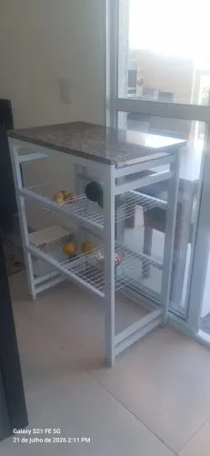 Fruteira com tampo de granito