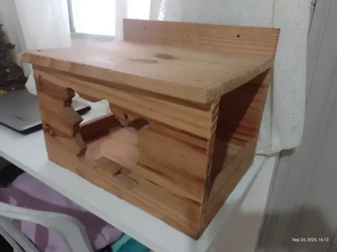 Casinha / Nicho de Parede para Gatos em Madeira Reforçada