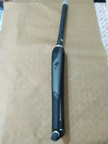 Garfo Specialized Carbono Preto Fosco - Freio a Aro - 700c