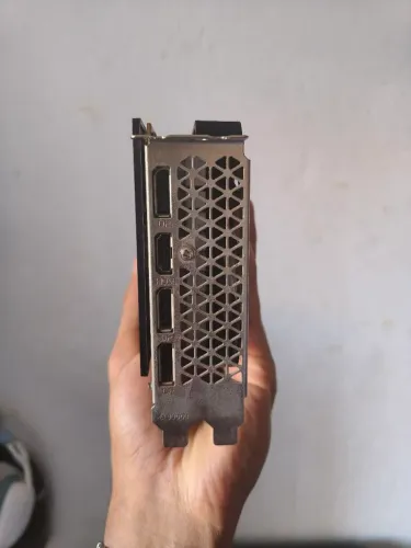 Placa de vídeo Rx 6600m para sair rápido