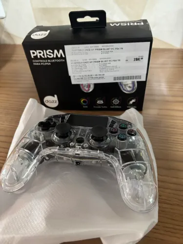 Controle de PS4, PC e Xbox.