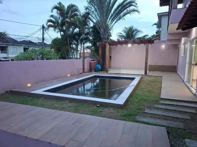 Casa de Alto Padrão no Maravista | 4 qts sendo 3 suítes (Closet em 2 qts), Piscina e Área