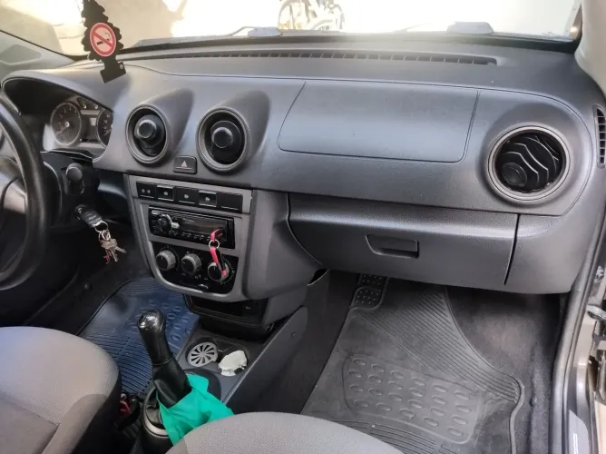Volkswagen Voyage 1.0/1.0 City MI Total Flex 8V 4P 2009