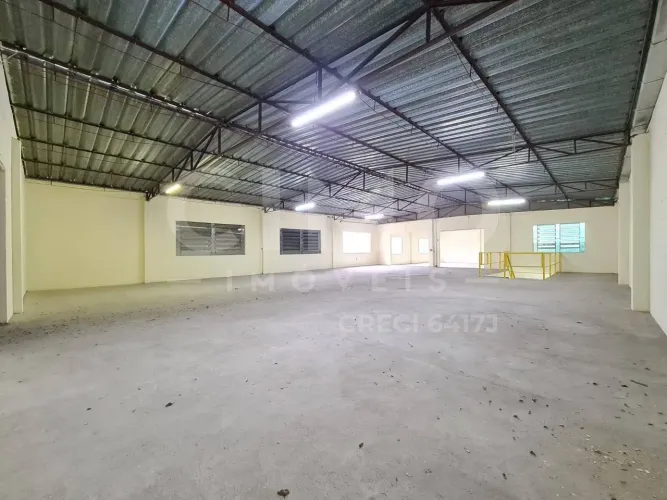 Galpão a venda ou Locação com 700 m² no Bairro Vila Nova
