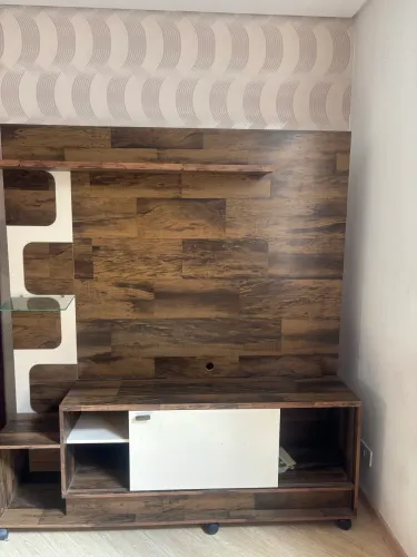 Rack com painel de tv com rodinhas 