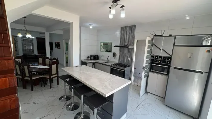Assobradado no Santa Maria, a 5 minutos da Via Dutra, com piscina, sauna
