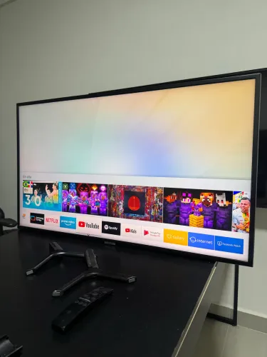 Samsung 4K Smart Tizen 40 | Completa e novinha