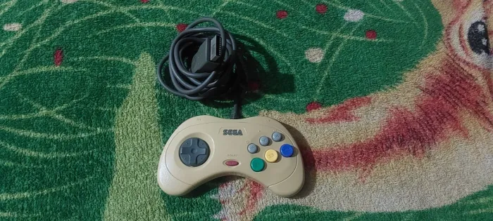Controle de sega saturno japones(do branco ) em bom estado
