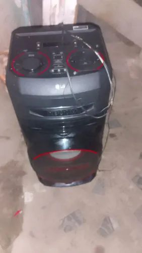 Vendo caixa de som, preço a negociar no chat 