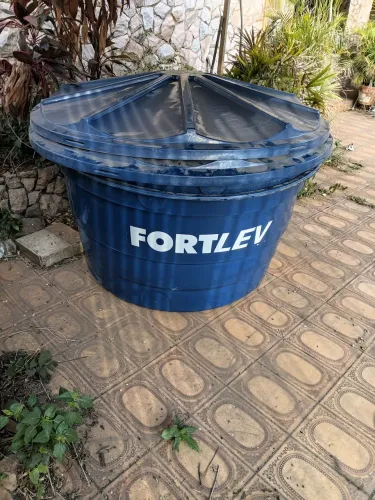 Vende se uma caixa dagua
