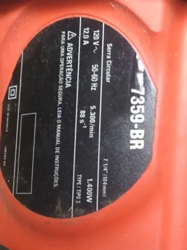 Serra circular Black & Decker com defeito