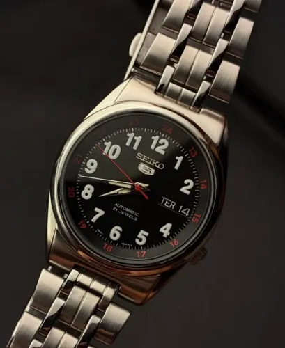 Seiko 5 Dark Commando
