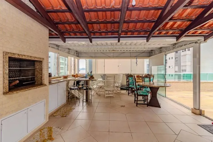 Cobertura à venda no centro de Balneário Camboriú