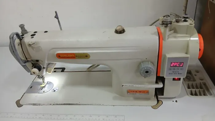 Máquina de costura industrial reta  L918-M1A - Direct Drive - Excelente estado