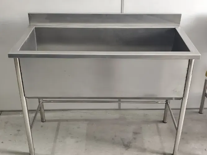 Tanque inox 1,20×0,60×0,90 tampo chapa 20# 