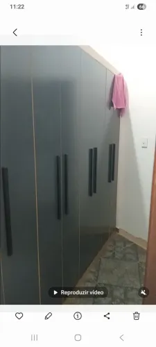 Guarda-roupa com 8 portas